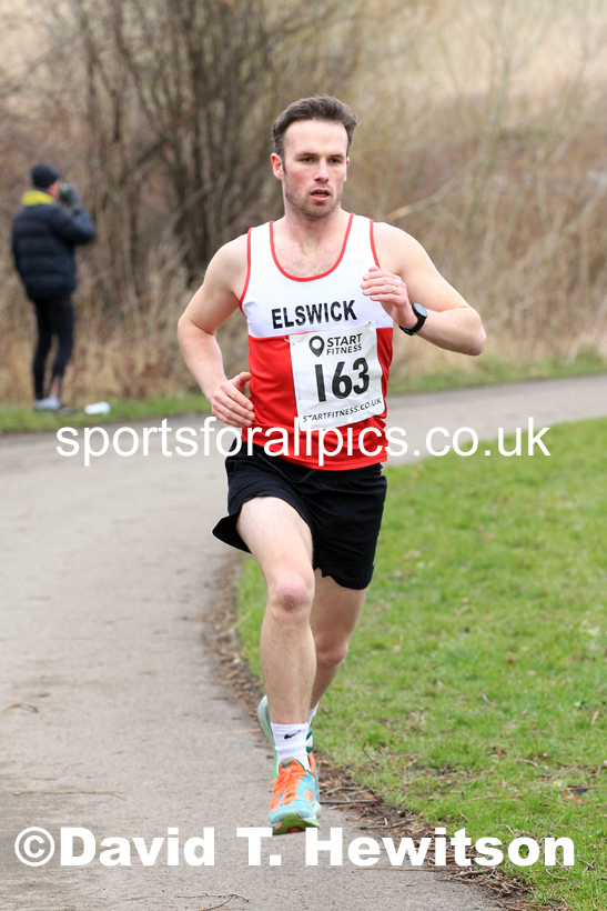 Senior men and veteran men over-40s NECAA Road Relay Champs., Hetton Lyons Park, Hetton le Hole, County Durham. Photo: David T. Hewitson/Sports for All Pics
